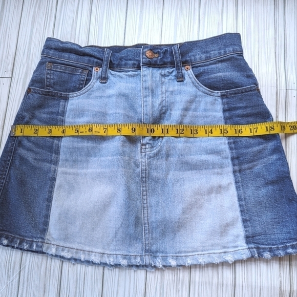 Madewell McCarren Pieced Two Tone Denim Skirt in Distressed Dark Blue Size 27 - Picture 12 of 12